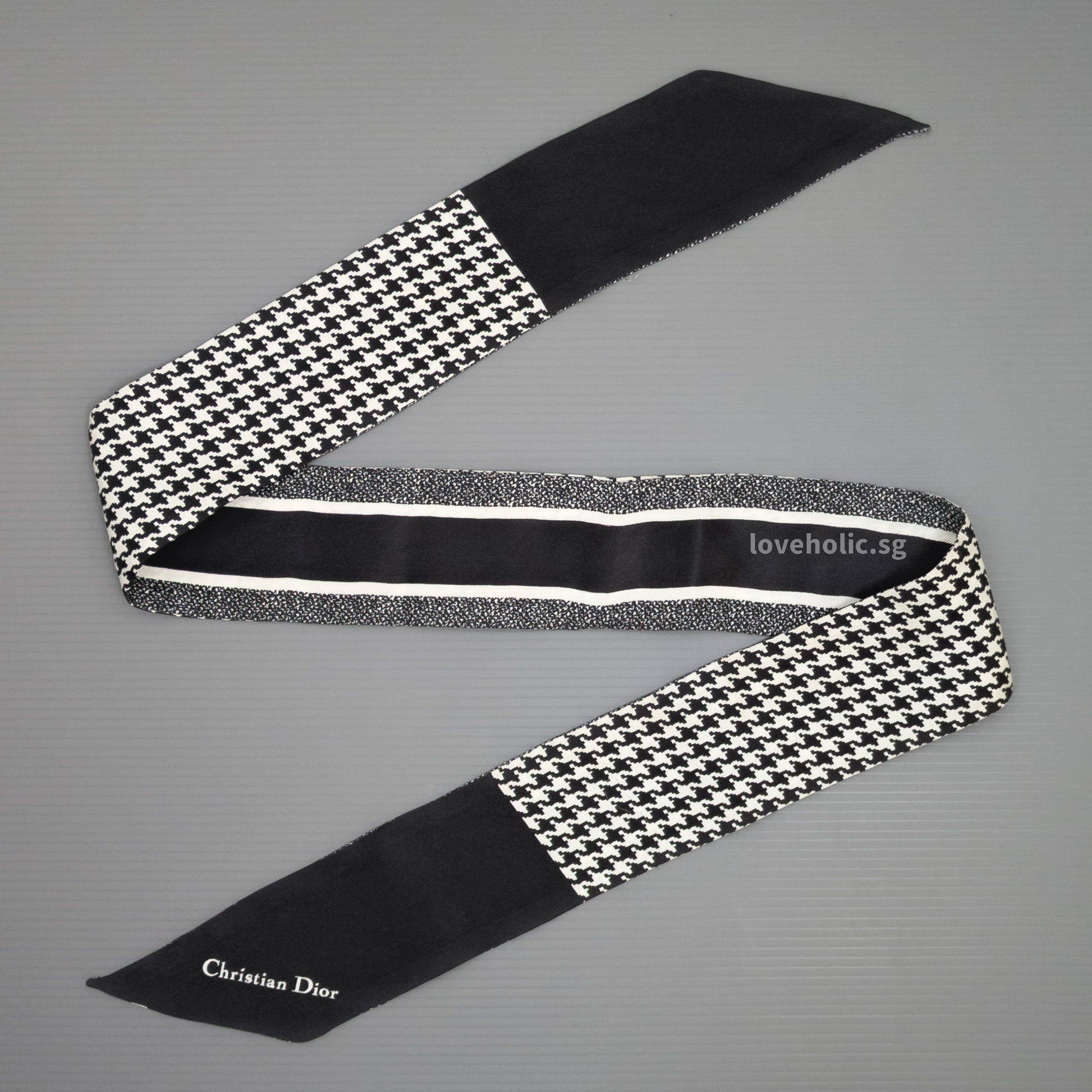 Dior 30 Montaigne Mitzah Scarf | Black and White Silk Twill -front1