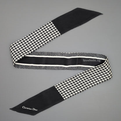 Dior 30 Montaigne Mitzah Scarf | Black and White Silk Twill -front1