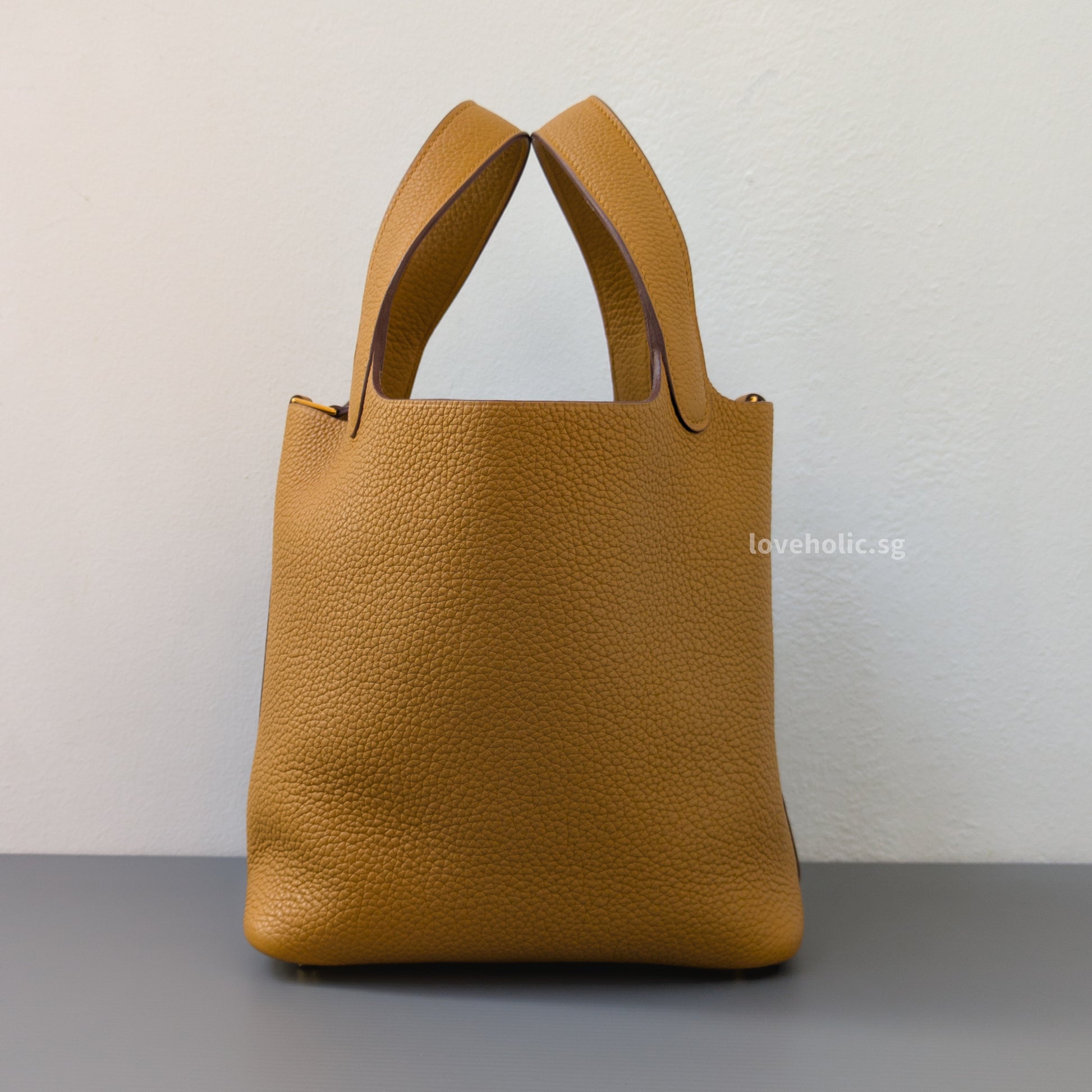 Hermes Picotin Lock 18 Biscuit Taurillon Clemence Gold Hardware-details