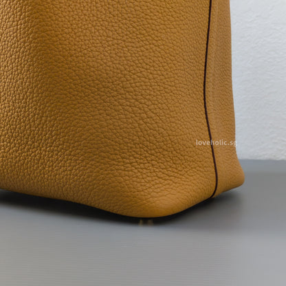 Hermes Picotin Lock 18 Biscuit Taurillon Clemence Gold Hardware-details