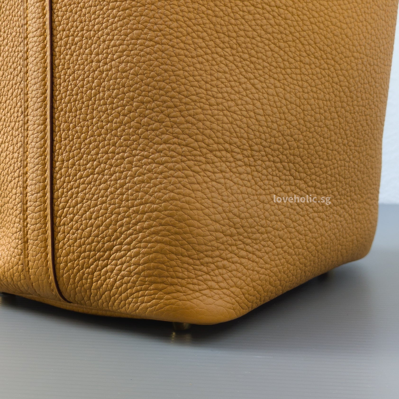 Hermes Picotin Lock 18 Biscuit Taurillon Clemence Gold Hardware-details