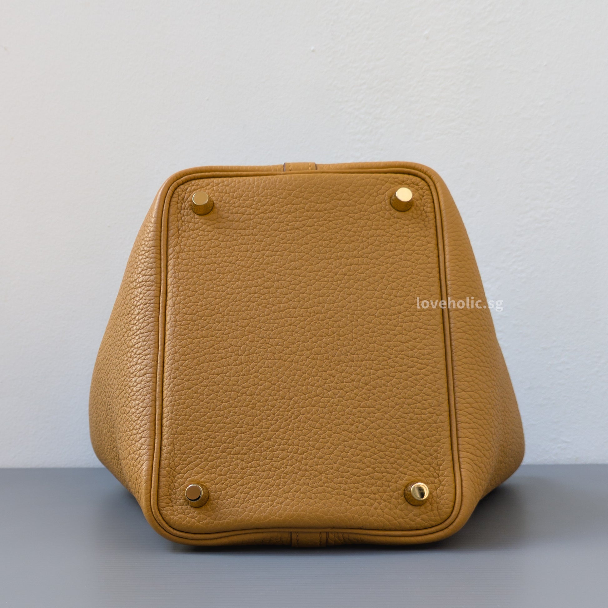 Hermes Picotin Lock 18 Biscuit Taurillon Clemence Gold Hardware-details