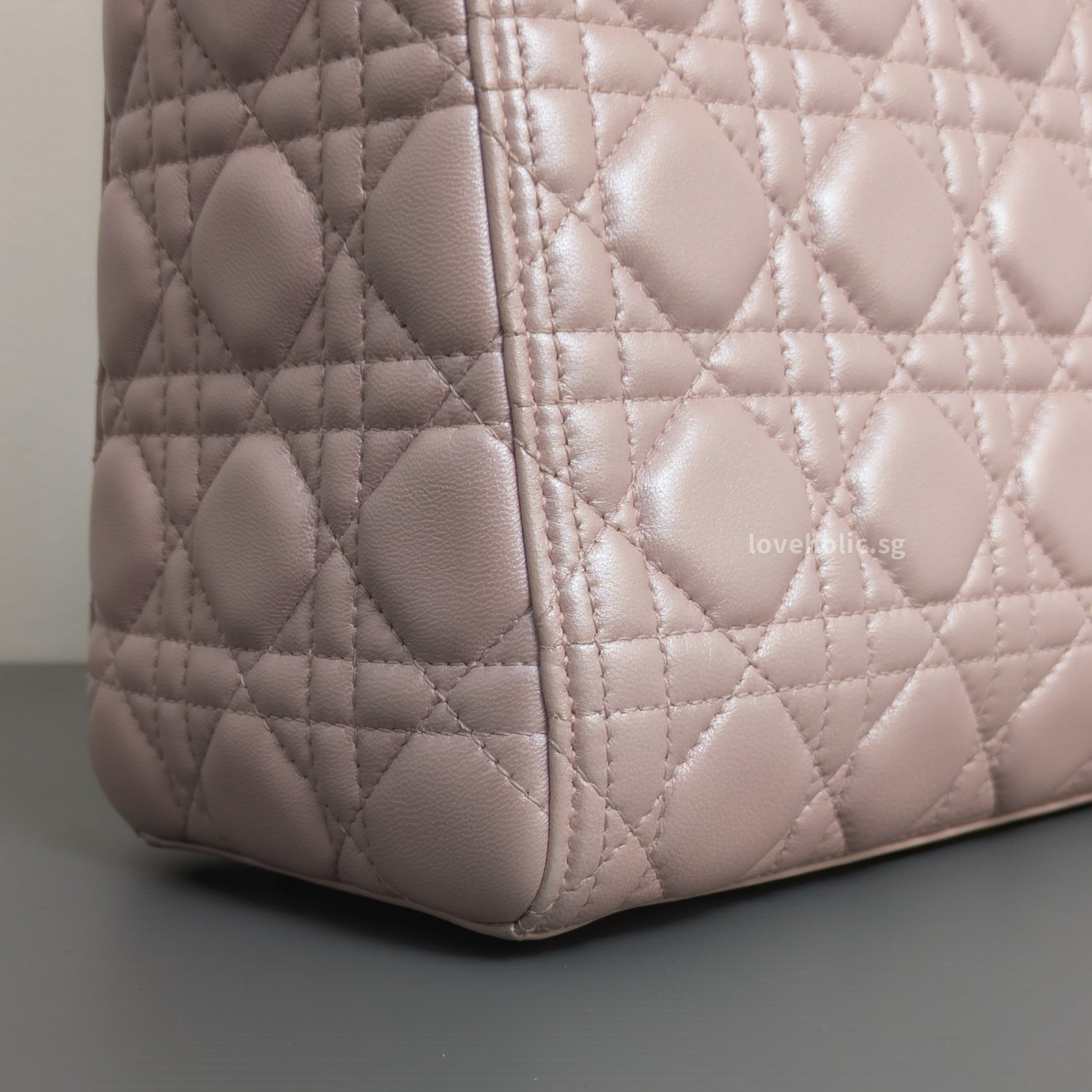 Dior Lady Dior Medium | Pearlescent Lotus Pink Lambskin Light Gold Hardware-details
