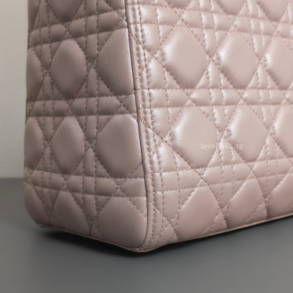 Dior Lady Dior Medium | Pearlescent Lotus Pink Lambskin Light Gold Hardware-details