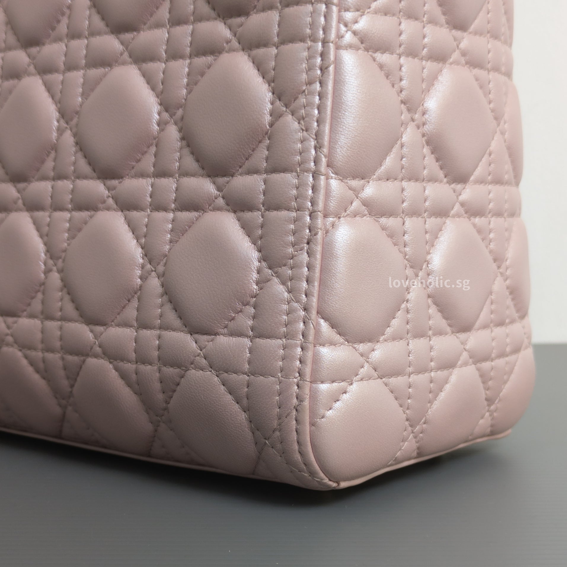 Dior Lady Dior Medium | Pearlescent Lotus Pink Lambskin Light Gold Hardware-details
