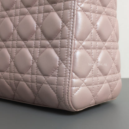 Dior Lady Dior Medium | Pearlescent Lotus Pink Lambskin Light Gold Hardware-details
