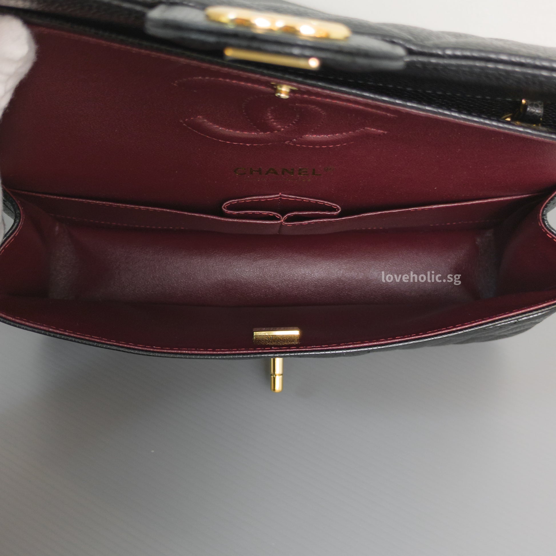 Chanel Classic Flap Medium | Black Caviar Gold Hardware-details