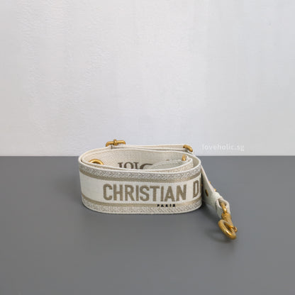Dior Lady Dior Medium | Beige Oblique Natural Wicker Brushed Gold Hardware-details