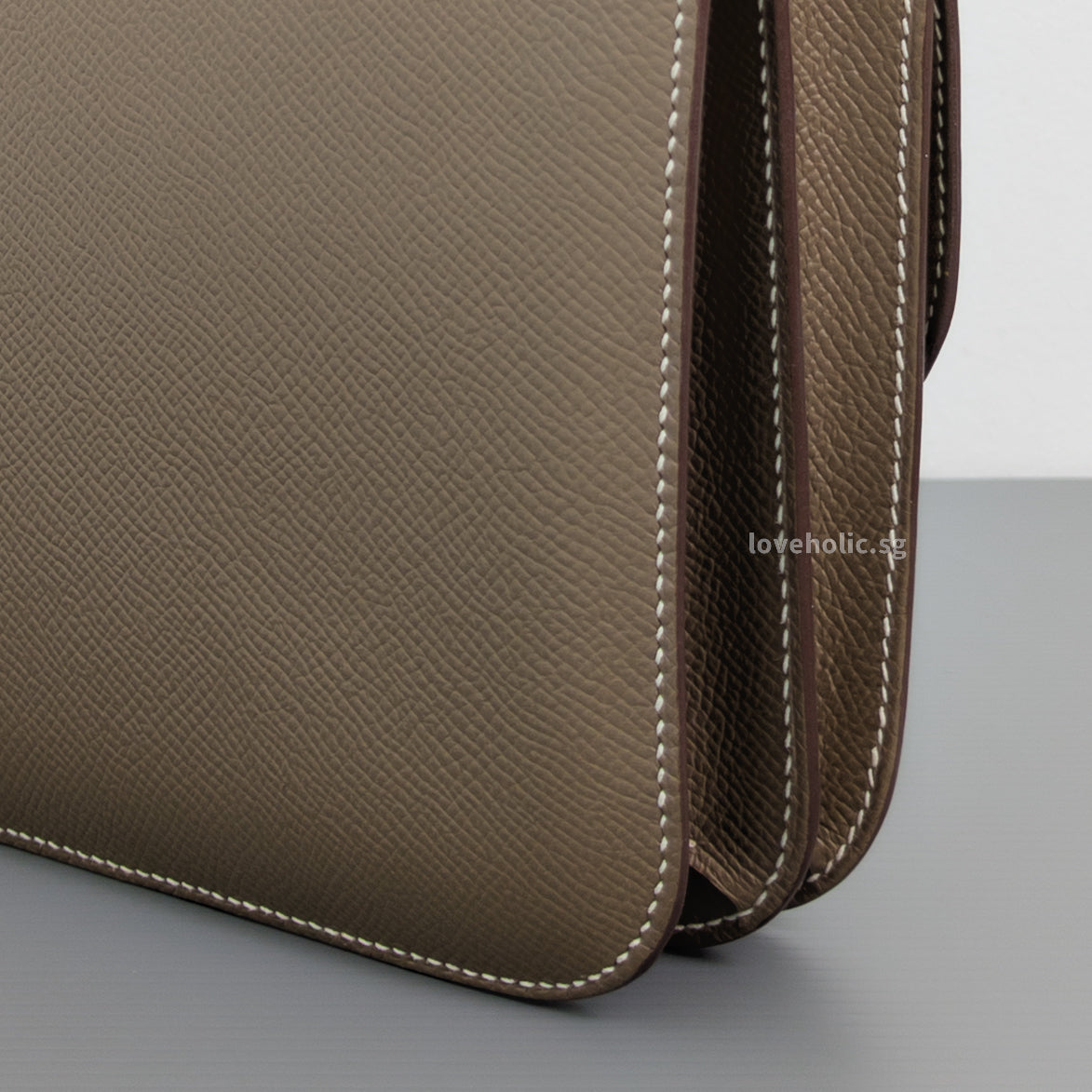 Hermes Constance 18 Mini | Etoupe Epsom Gold Hardware-details