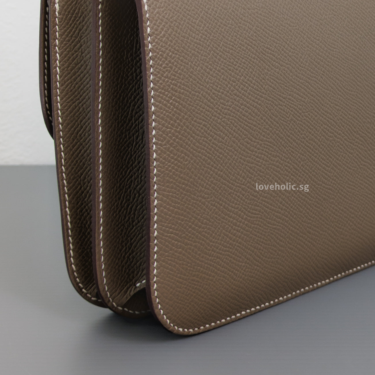 Hermes Constance 18 Mini | Etoupe Epsom Gold Hardware-details