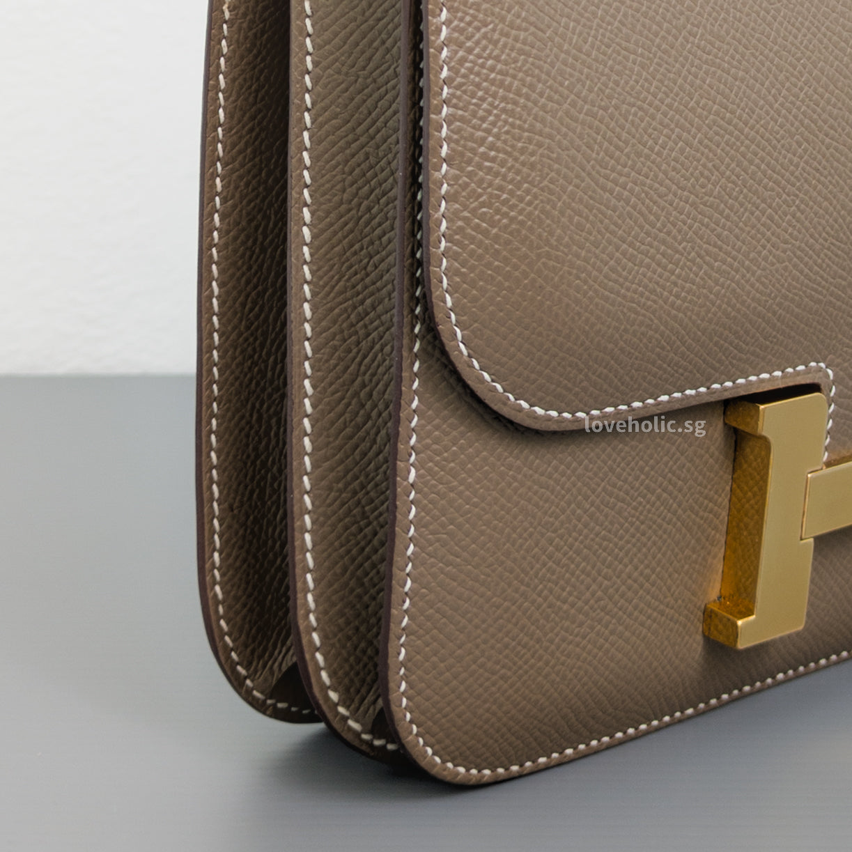 Hermes Constance 18 Mini | Etoupe Epsom Gold Hardware-details