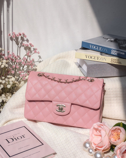 Classic Flap Small | 22C Sakura Pink Caviar Light Gold Hardware