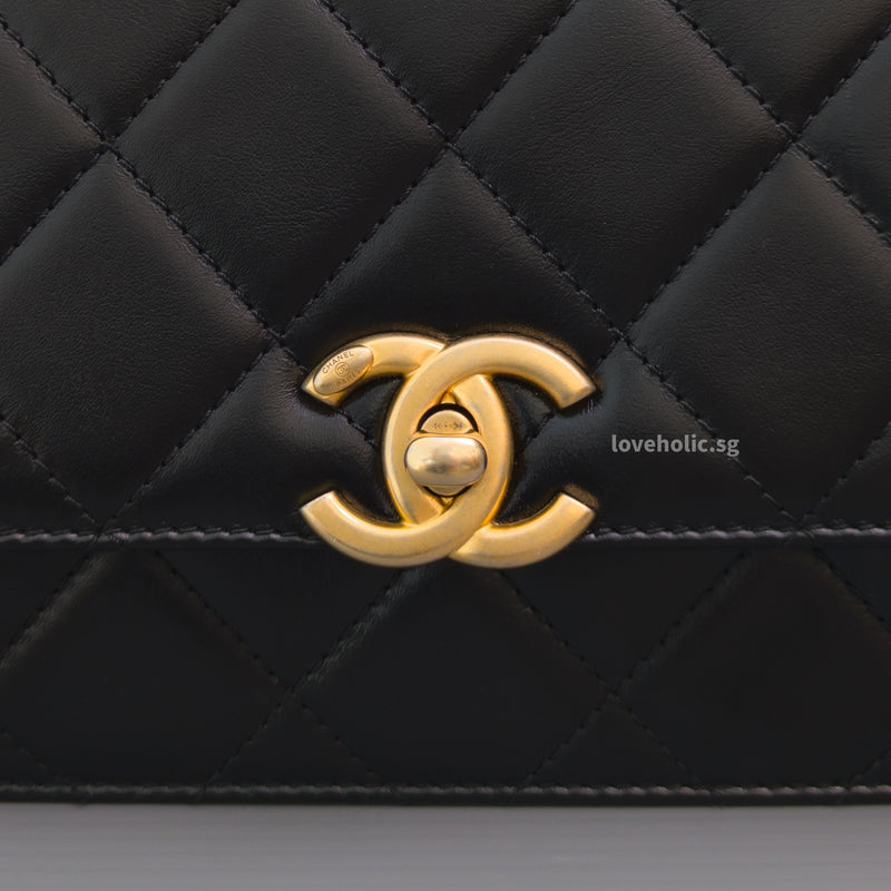 Chanel 24C Double Pearl Flap Bag Black Calfskin Brushed Gold Hardware-details