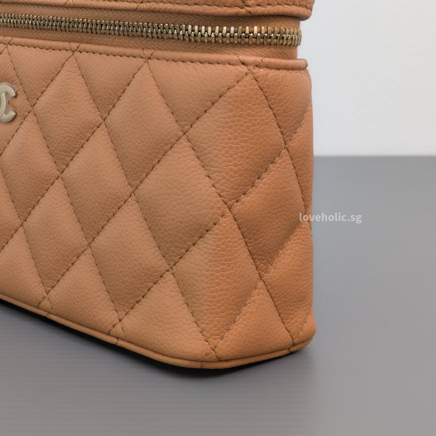 Chanel Top Handle Vanity On Chain LP | 25B Caramel Caviar Light Gold Hardware-details