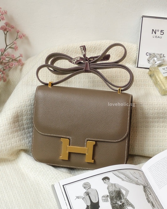Hermes Constance Mini 18 | Etoupe Epsom Gold Hardware-front