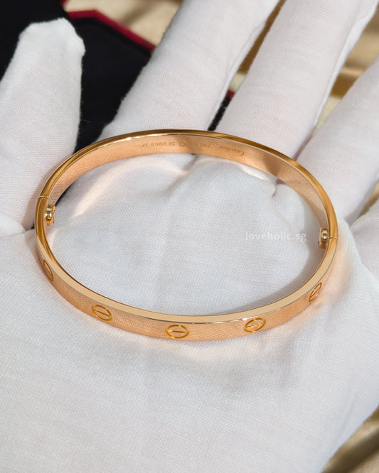 Cartier Love Bracelet Classic Size 17 | 18K Rose Gold-model