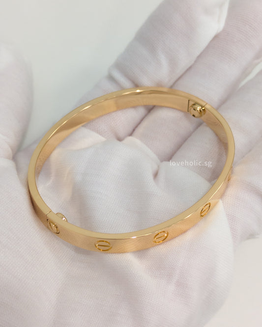 Cartier Love Bracelet Classic Size 17 | 18K Gold-model