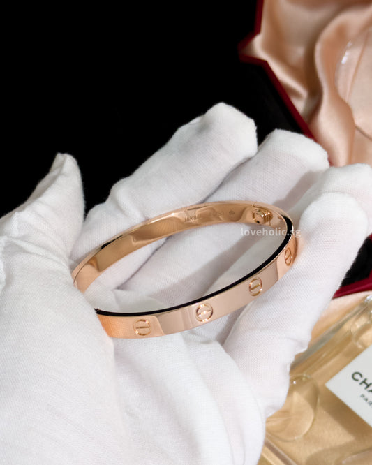 Cartier Love Bracelet Classic Size 17 | 18K Rose Gold-model