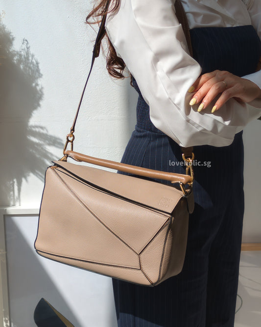 Loewe Puzzle Medium | Sand/ Mink Calfskin Gold Hardware-model