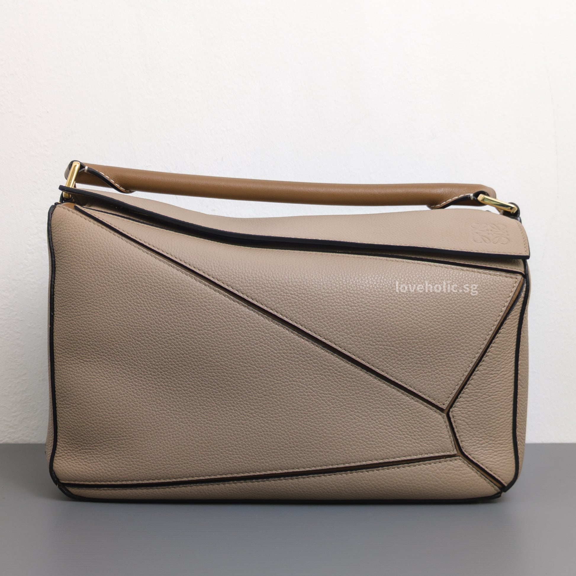 Loewe Puzzle Medium | Sand/ Mink Calfskin Gold Hardware-front1