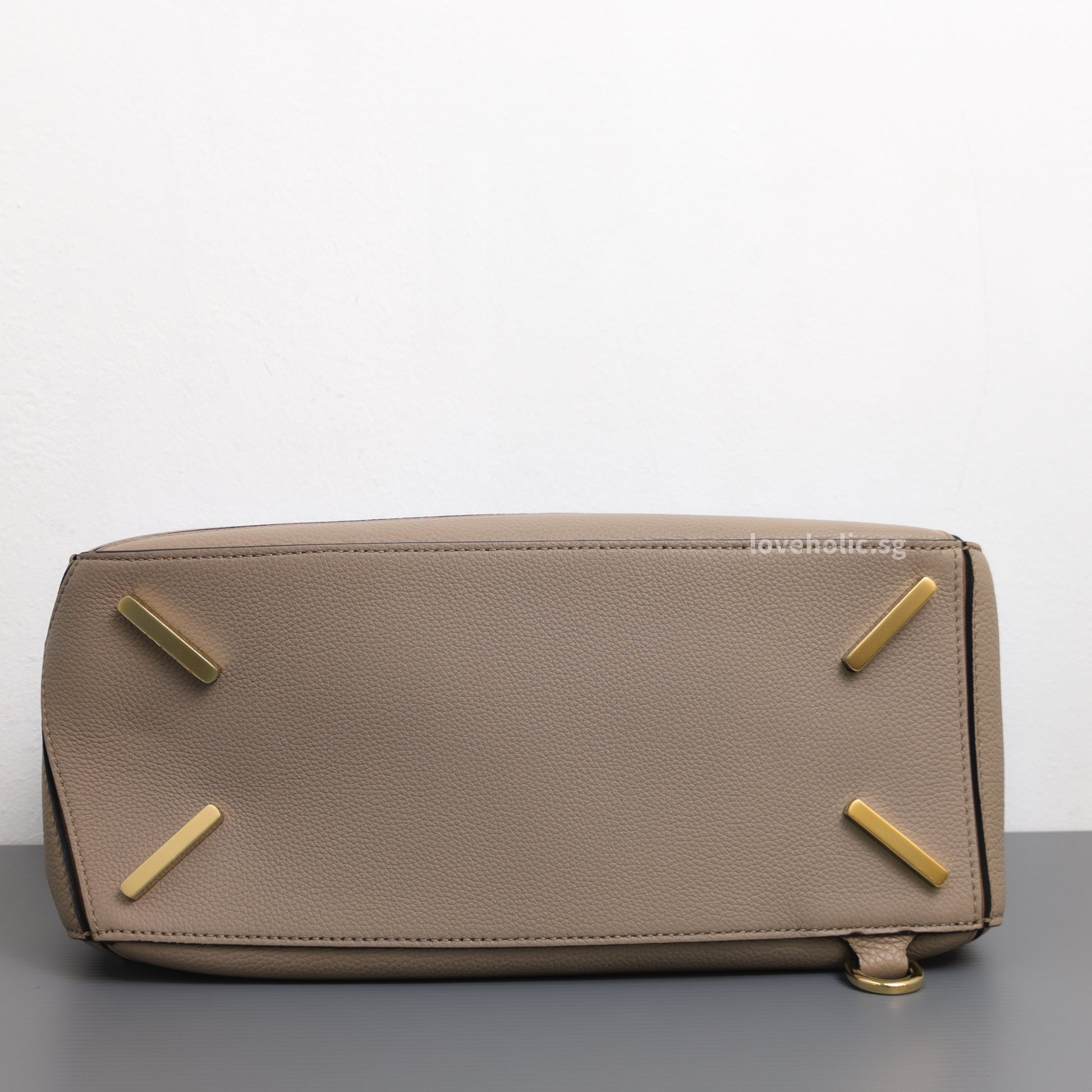Loewe Puzzle Medium | Sand/ Mink Calfskin Gold Hardware-details