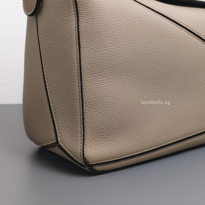Loewe Puzzle Medium | Sand/ Mink Calfskin Gold Hardware-details