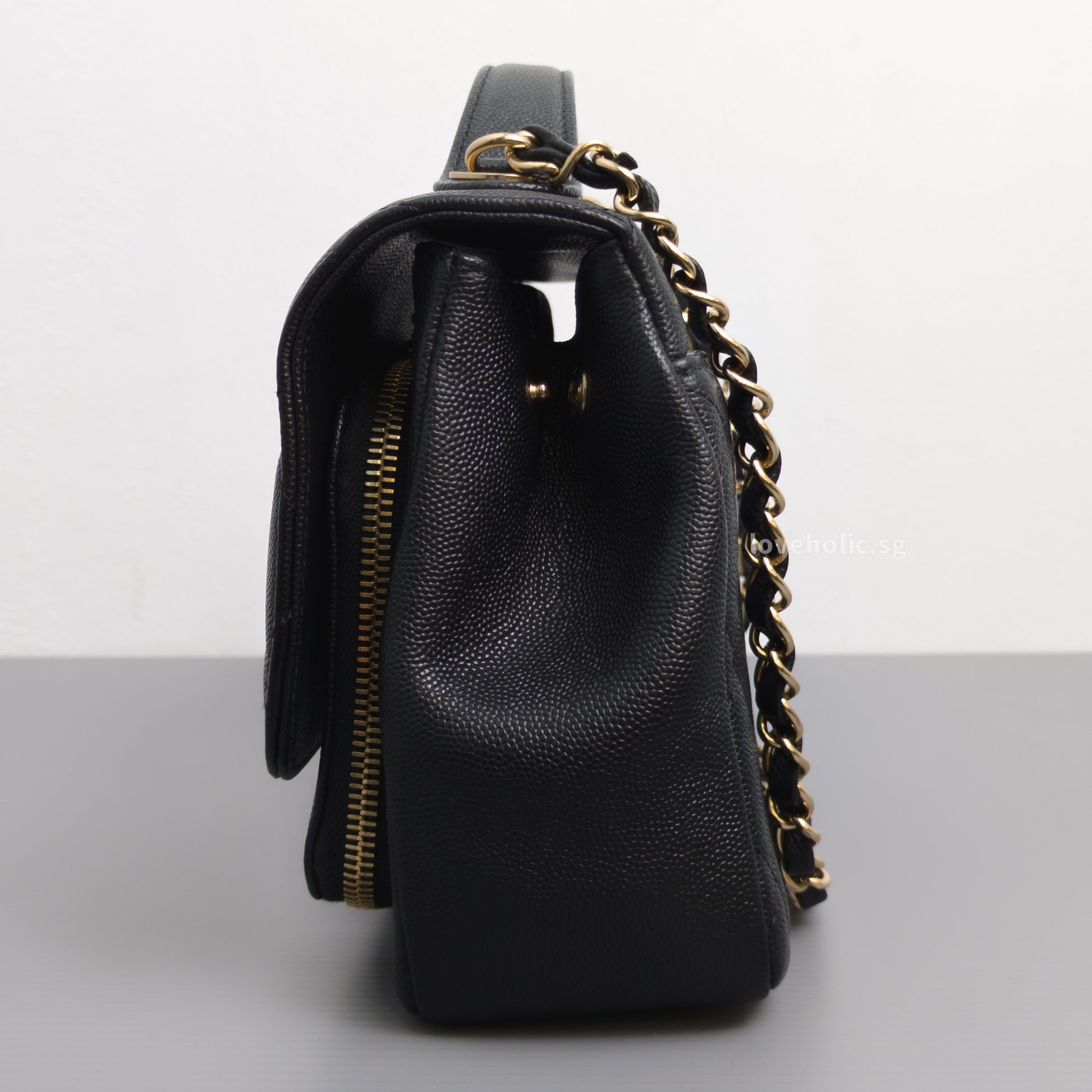 Chanel Business Affinity Flap Bag with Handle Medium | Black Caviar Light Gold Hardware-details