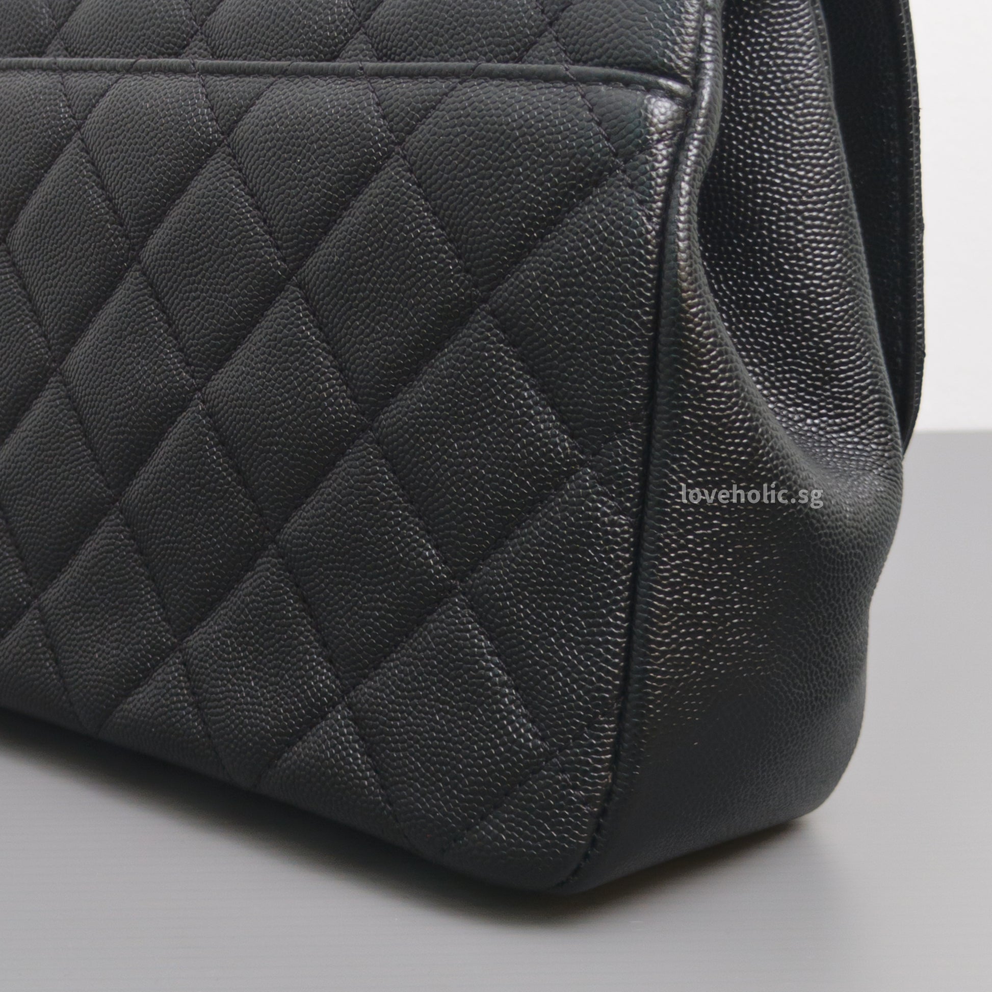 Chanel Business Affinity Flap Bag with Handle Medium | Black Caviar Light Gold Hardware-details