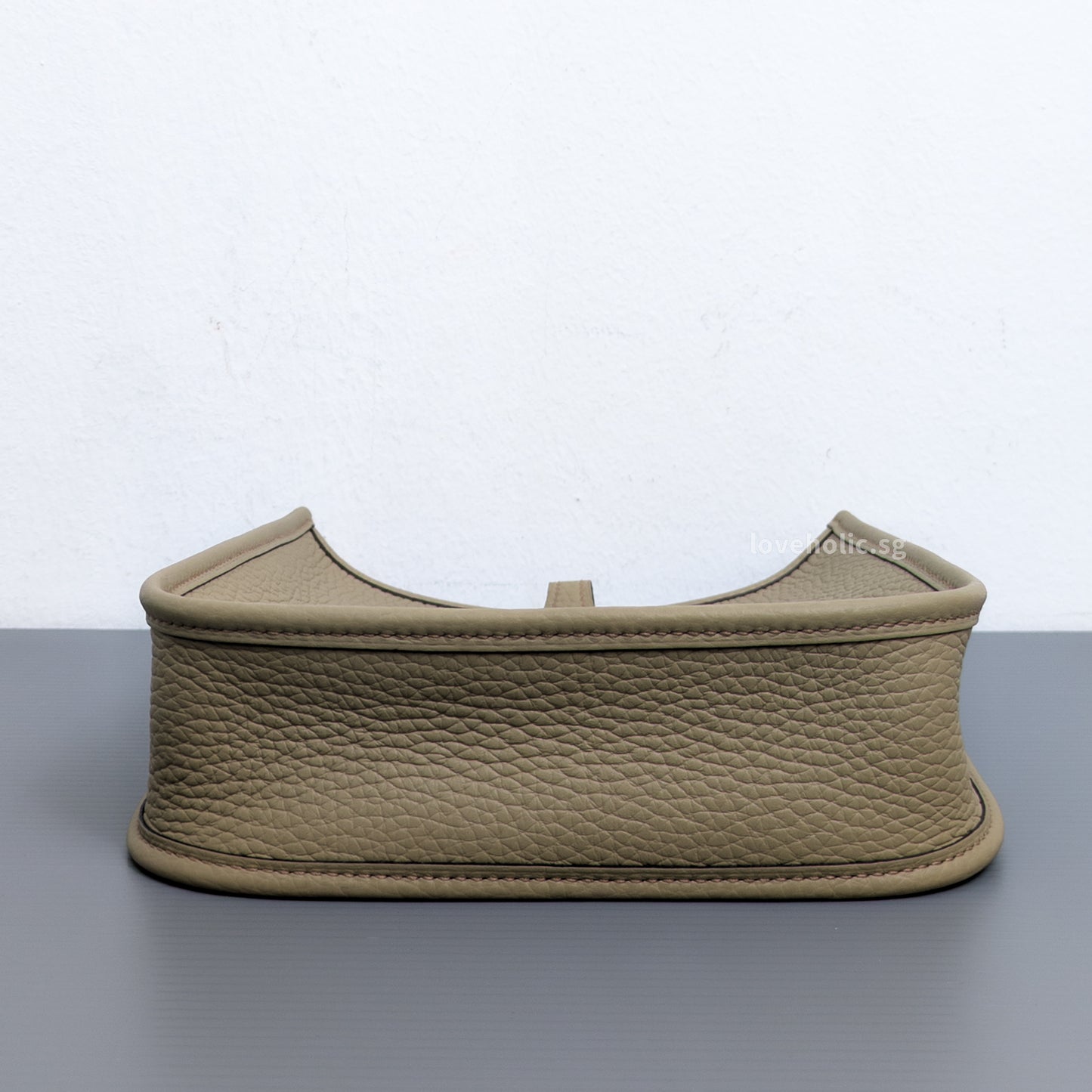 Hermes Mini Evelyne Beige Marfa 8Q Taurillon Clemence Gold Hardware-details