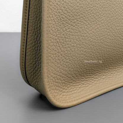 Hermes Mini Evelyne Beige Marfa 8Q Taurillon Clemence Gold Hardware-details