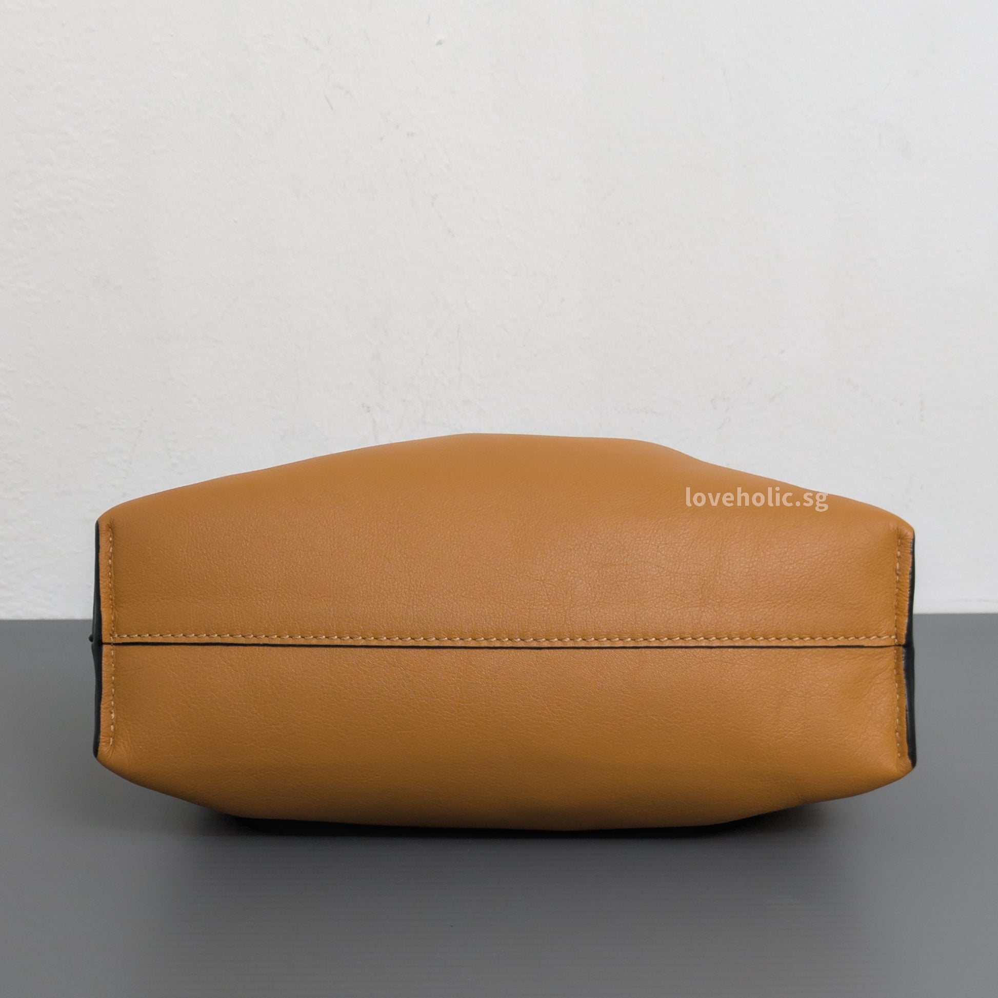 Loewe Flamenco Mini | Warm Desert Calfskin Gold Hardware-details