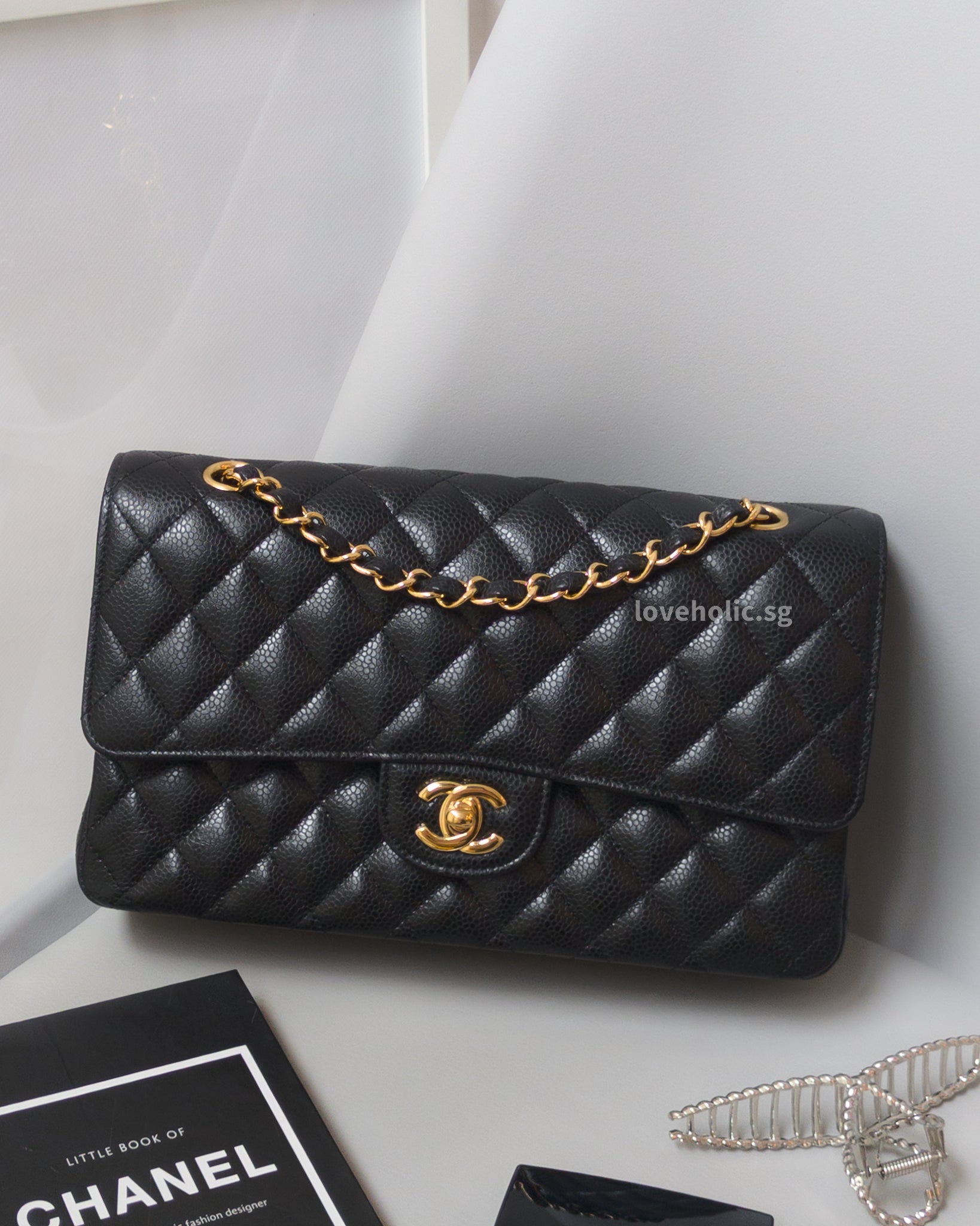 Chanel Classic Flap Medium | Black Caviar Gold Hardware-front