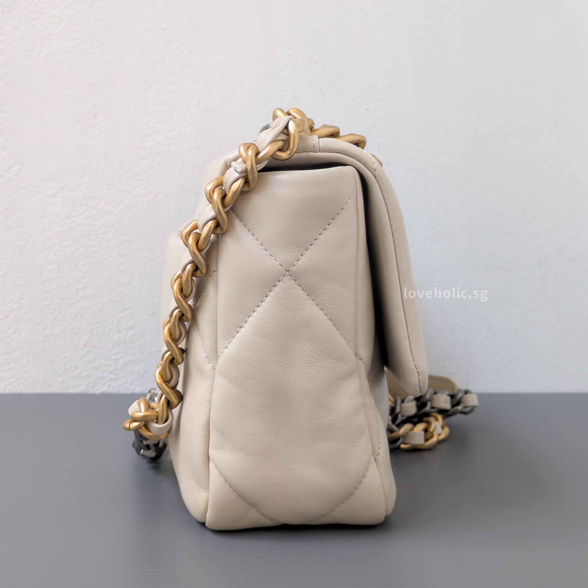 Chanel Chanel 19 Small | Light Beige Lambskin Multicolored Hardware-details