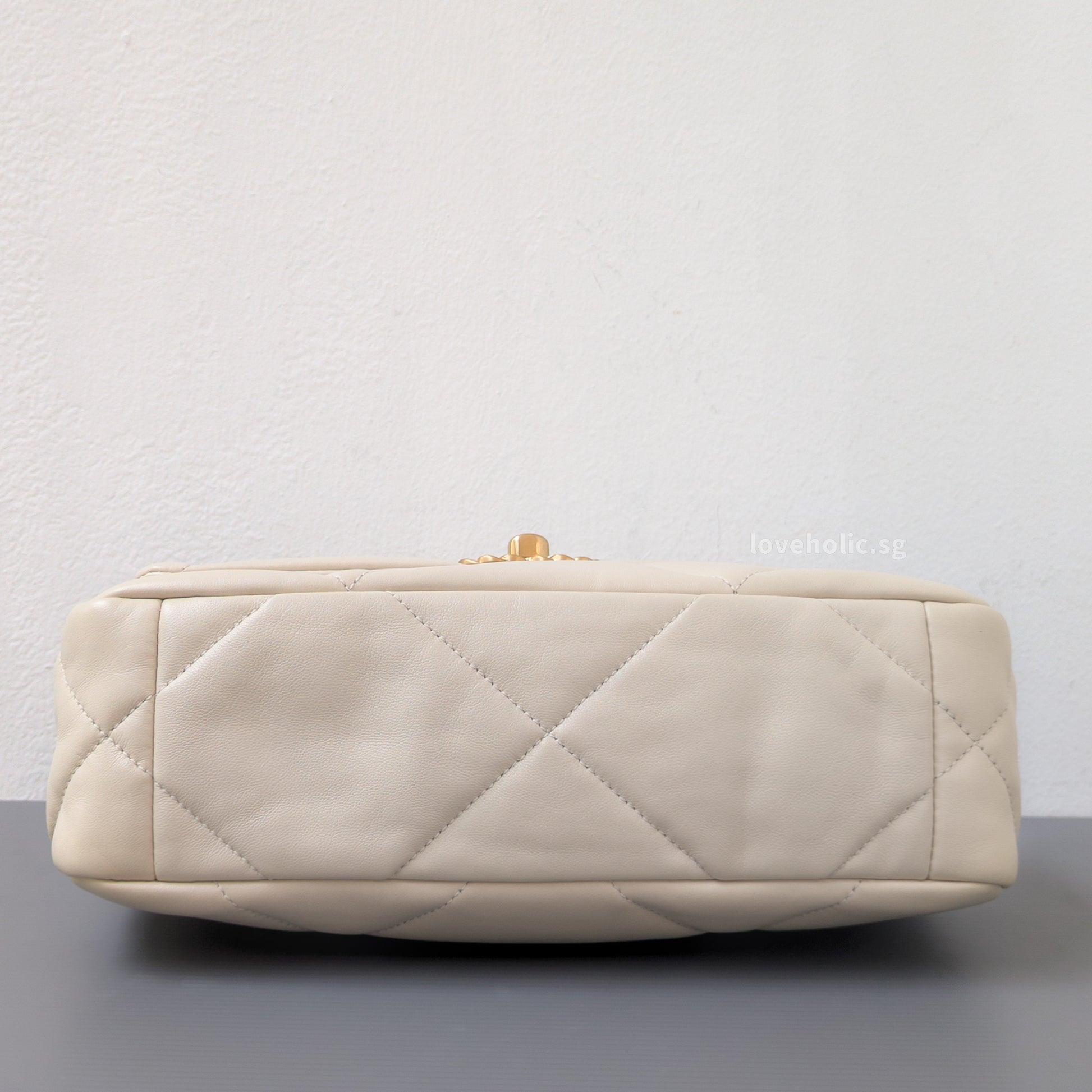 Chanel Chanel 19 Small | Light Beige Lambskin Multicolored Hardware-details