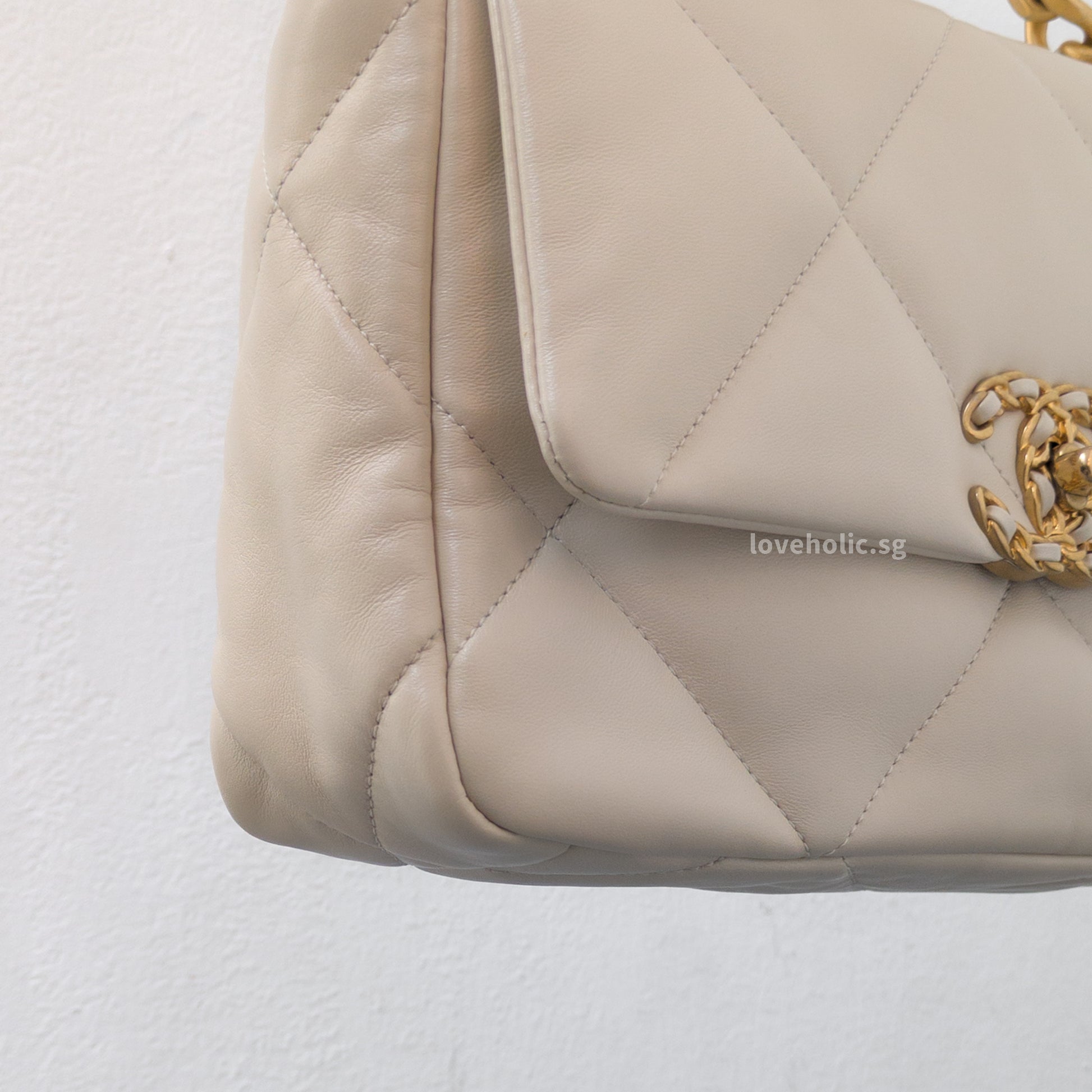Chanel Chanel 19 Small | Light Beige Lambskin Multicolored Hardware-details