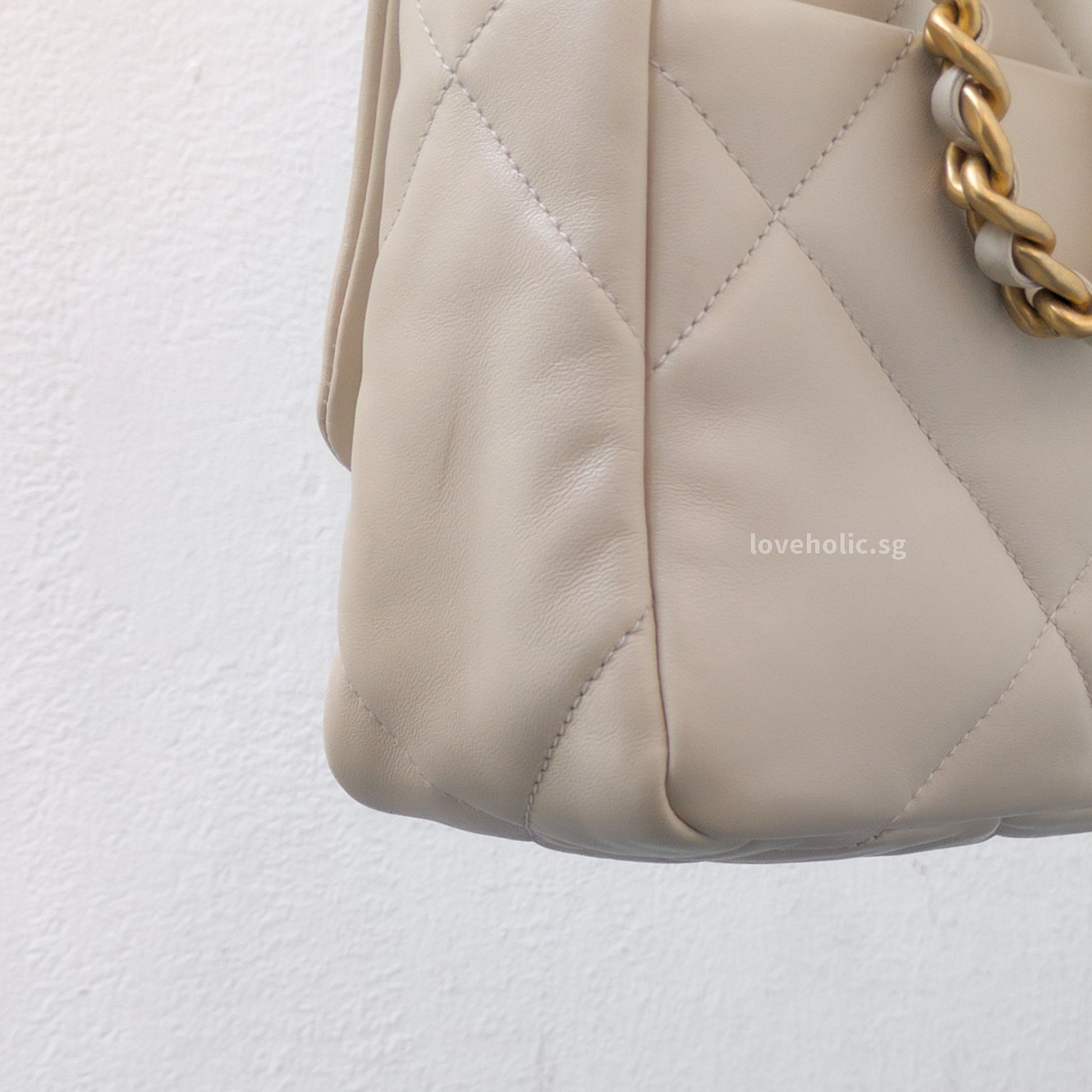 Chanel Chanel 19 Small | Light Beige Lambskin Multicolored Hardware-details