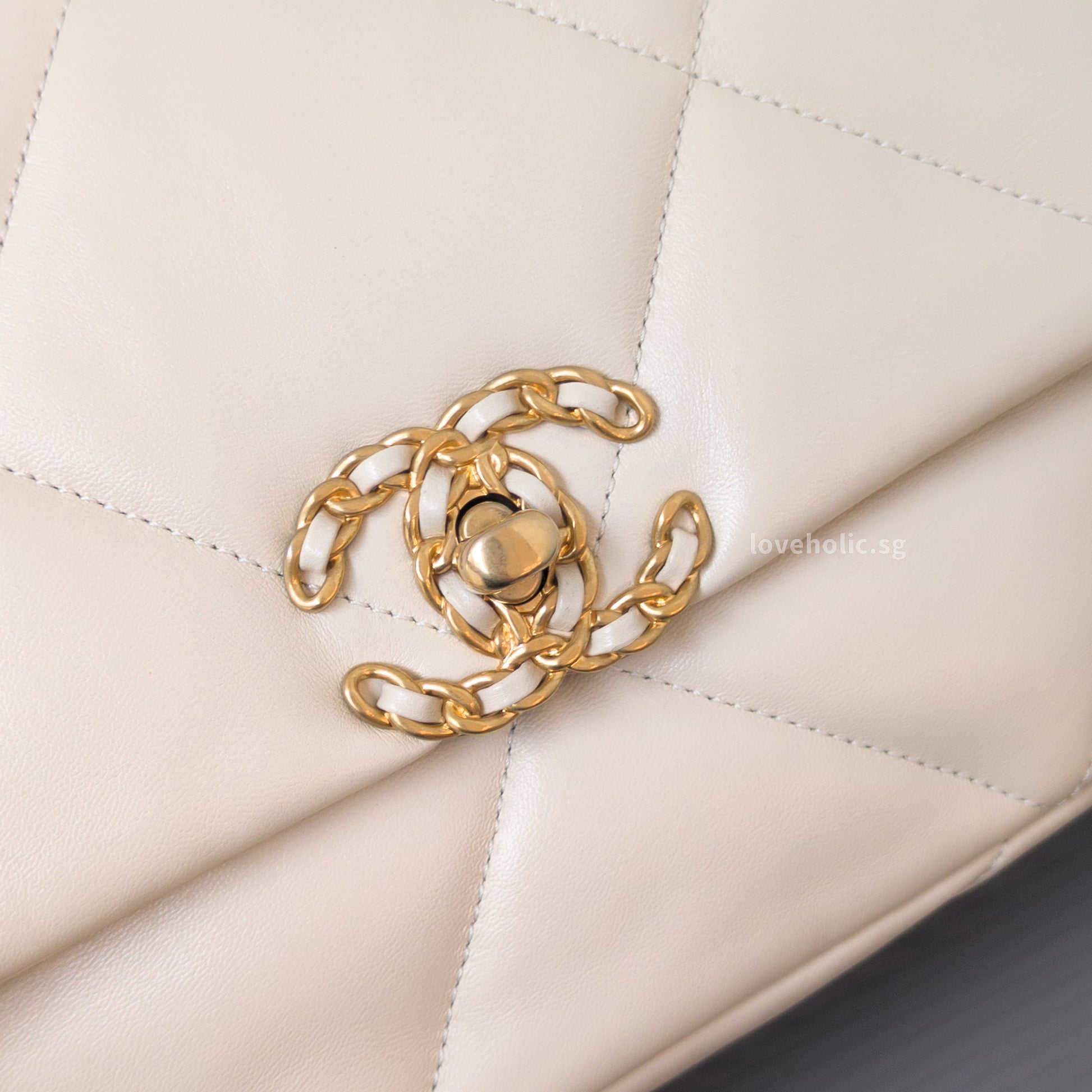 Chanel Chanel 19 Small | Light Beige Lambskin Multicolored Hardware-details