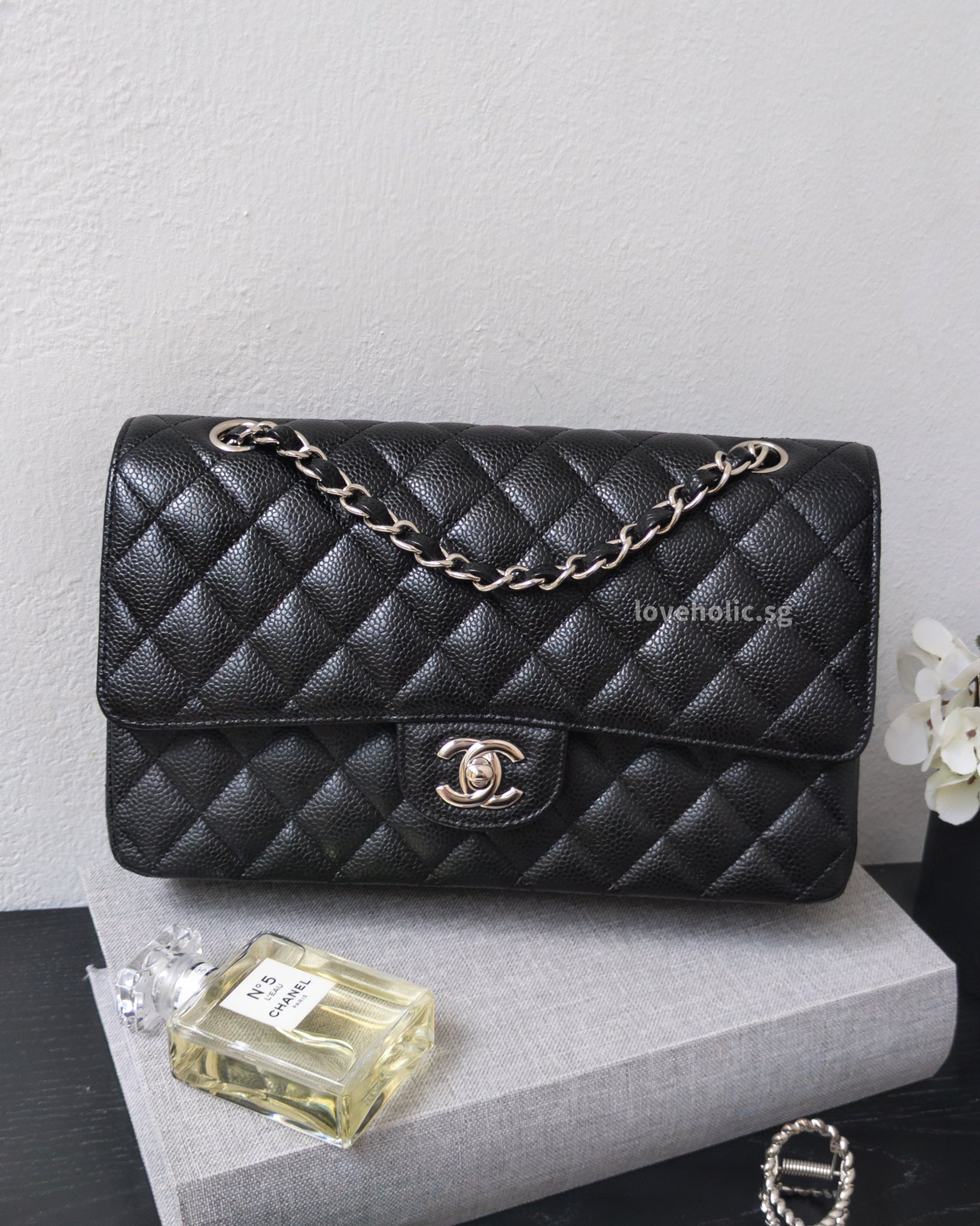 Chanel Classic Flap Medium | Black Caviar Silver Hardware-front