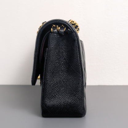 Classic Flap Medium | Black Caviar Gold Hardware