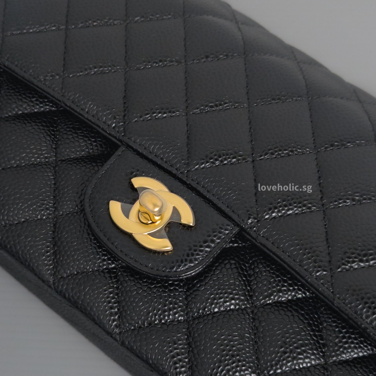 Classic Flap Medium | Black Caviar Gold Hardware