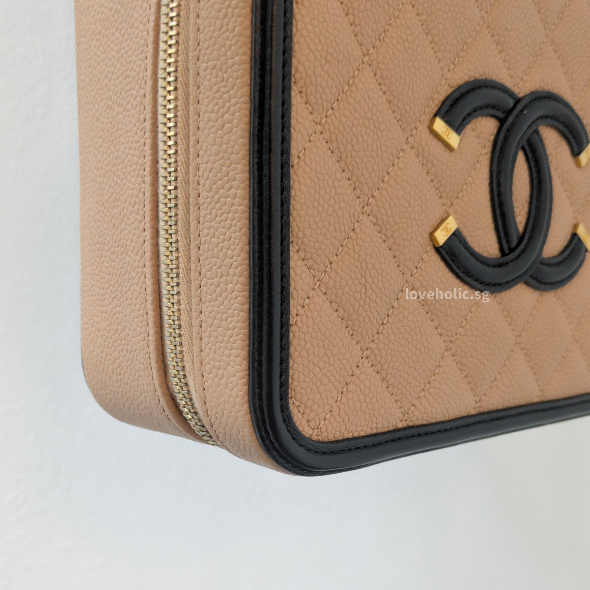 Chanel Filigree Vanity Case Medium | Beige x Black Caviar Brushed Gold Hardware-details