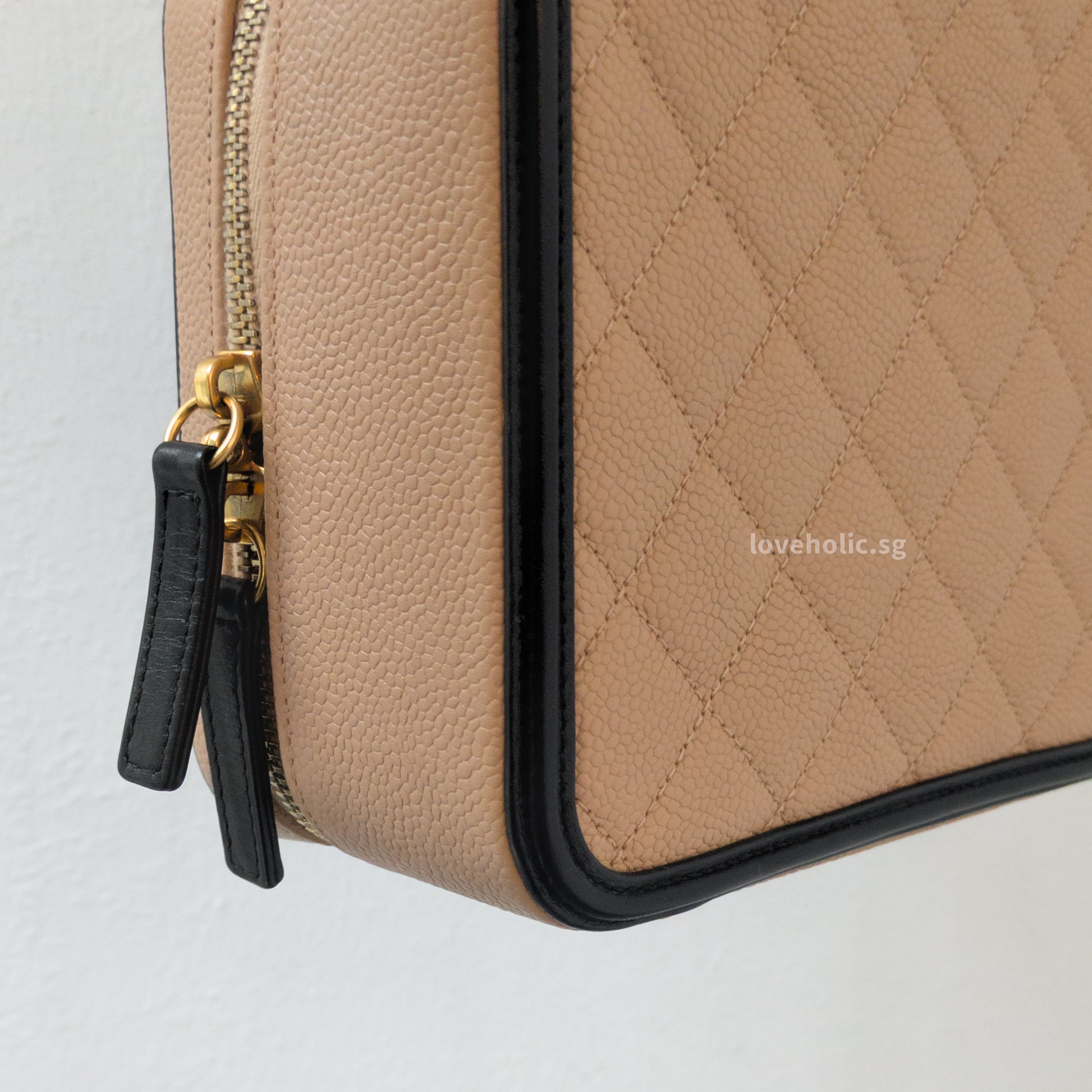 Chanel Filigree Vanity Case Medium | Beige x Black Caviar Brushed Gold Hardware-details