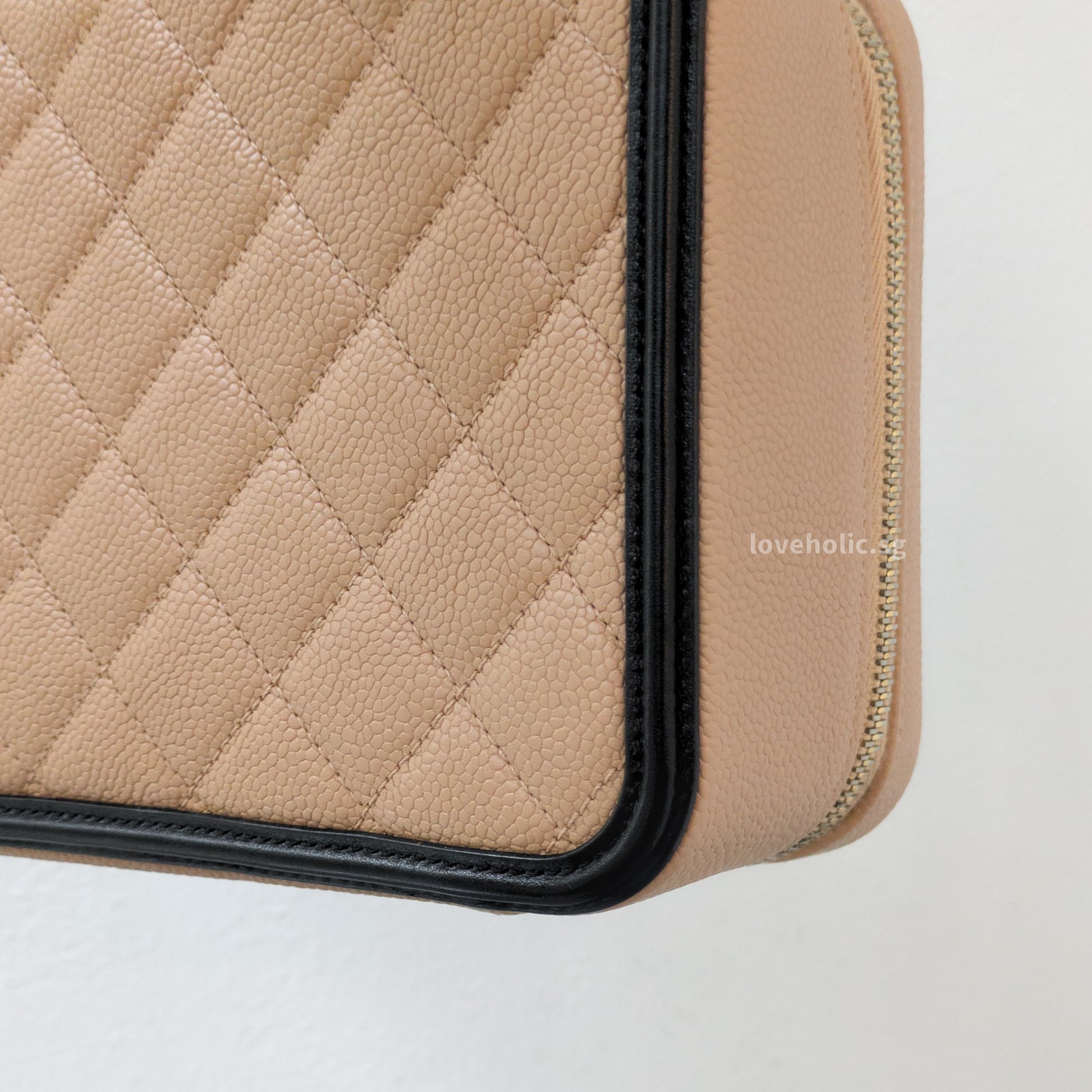 Chanel Filigree Vanity Case Medium | Beige x Black Caviar Brushed Gold Hardware-details