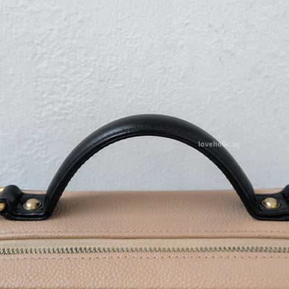 Chanel Filigree Vanity Case Medium | Beige x Black Caviar Brushed Gold Hardware-details