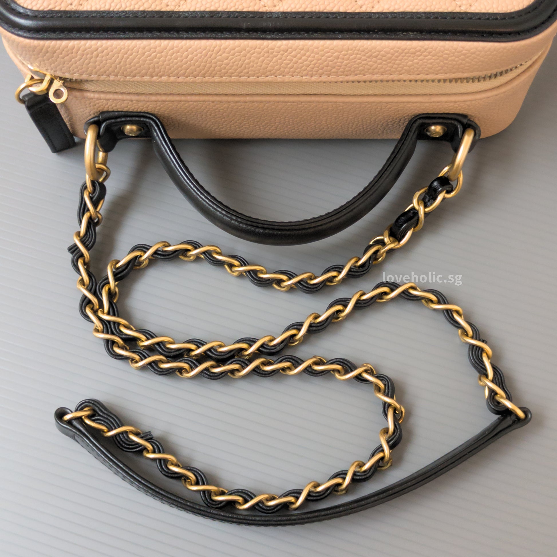 Chanel Filigree Vanity Case Medium | Beige x Black Caviar Brushed Gold Hardware-details