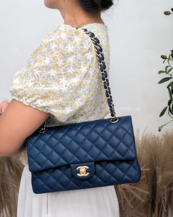 Classic Flap Medium | 19C Navy Blue Caviar Light Gold Hardware