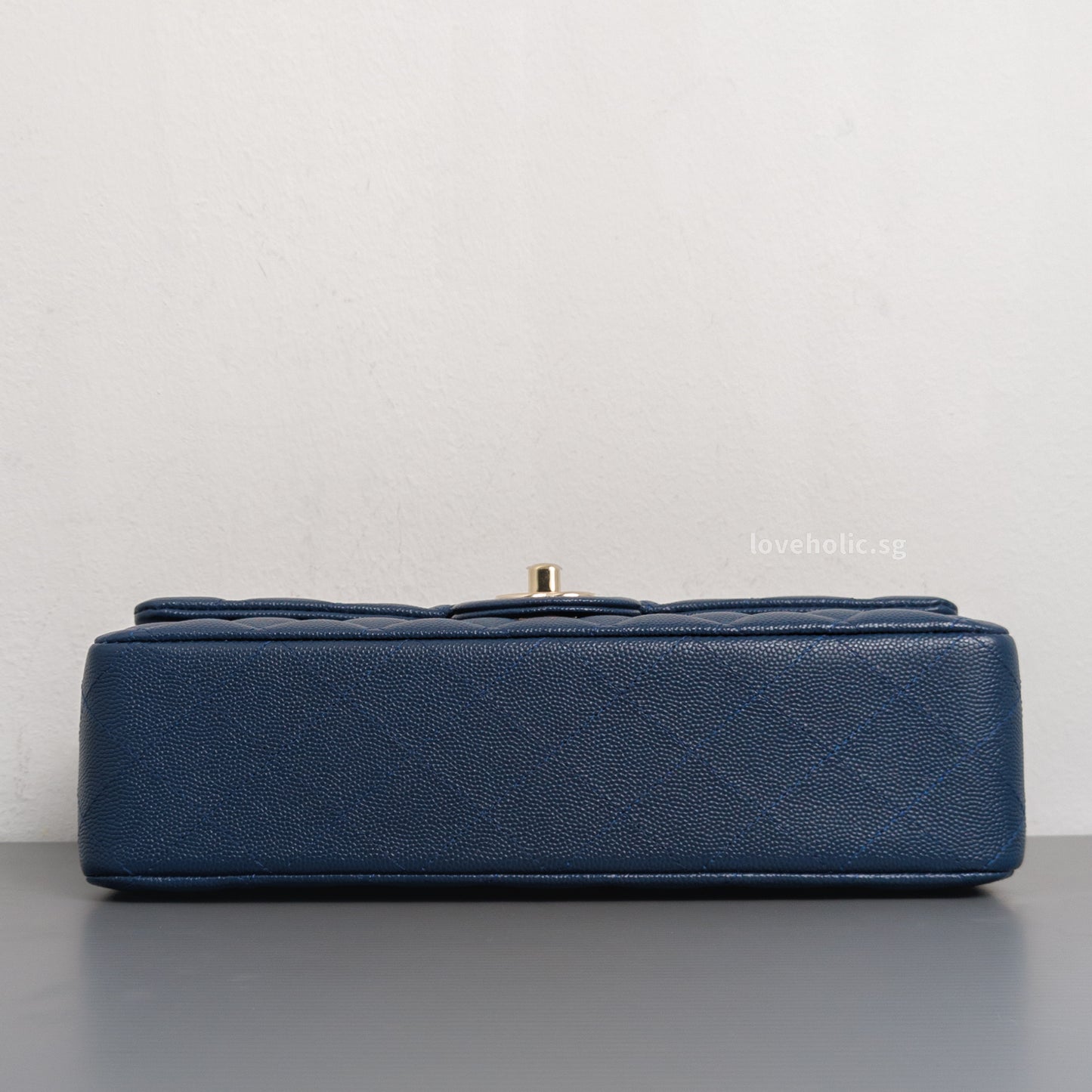 Classic Flap Medium | 19C Navy Blue Caviar Light Gold Hardware