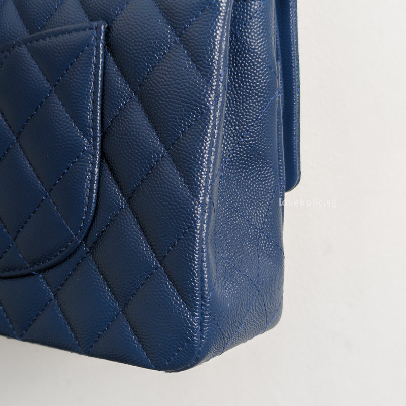 Classic Flap Medium | 19C Navy Blue Caviar Light Gold Hardware