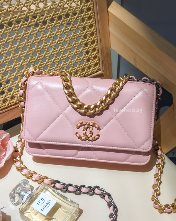 Chanel Chanel 19 Wallet on Chain | Pink Lambskin Multicolored Hardware-front