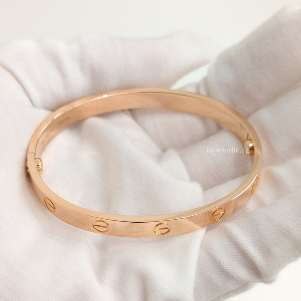 Cartier Love Bracelet Classic Size 17 | 18K Rose Gold-model